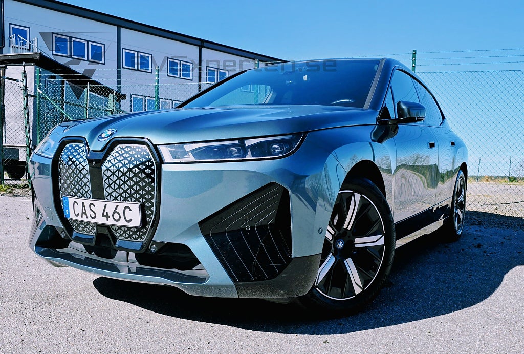 BMW iX xDrive40 Comfort, Sport, Sky Lounge, Connected & Drag