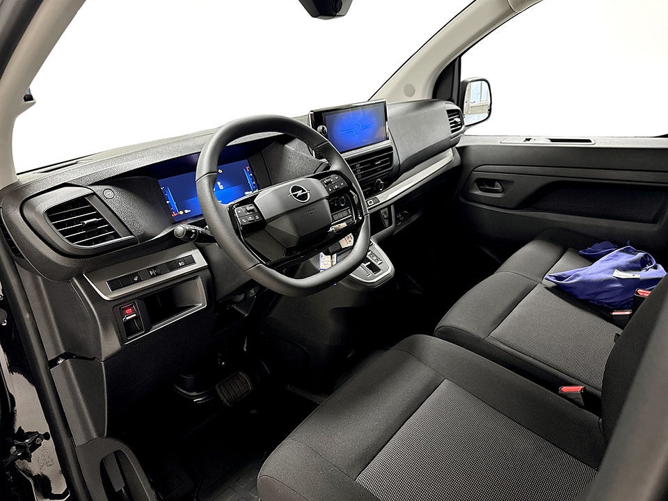Bild på Opel Vivaro 150hk Aut L2 - EDITION! VÄRMARE & DRAGKROK INGÅR!