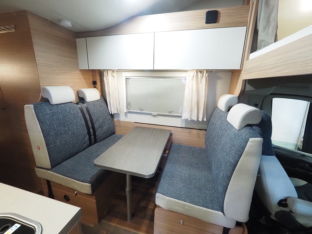 Weinsberg CaraHome 600 DKG AUT I 3500kg I Solcell I 6st Bältade Platser
