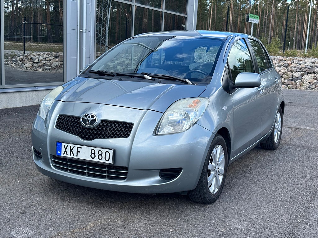 Toyota Yaris 5-dörrar 1.0 VVT-i  INKL SOMMAR & VINTERHJUL M-VÄRMARE