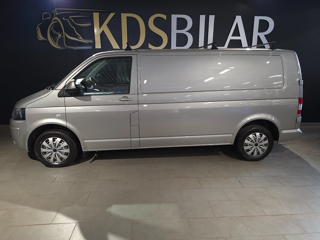 Volkswagen Transporter T28 2.0 TDI BMT Skåp 140hk | 3-Sits | Drag | Nybes
