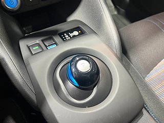 Halvkombi Nissan Leaf 14 av 17