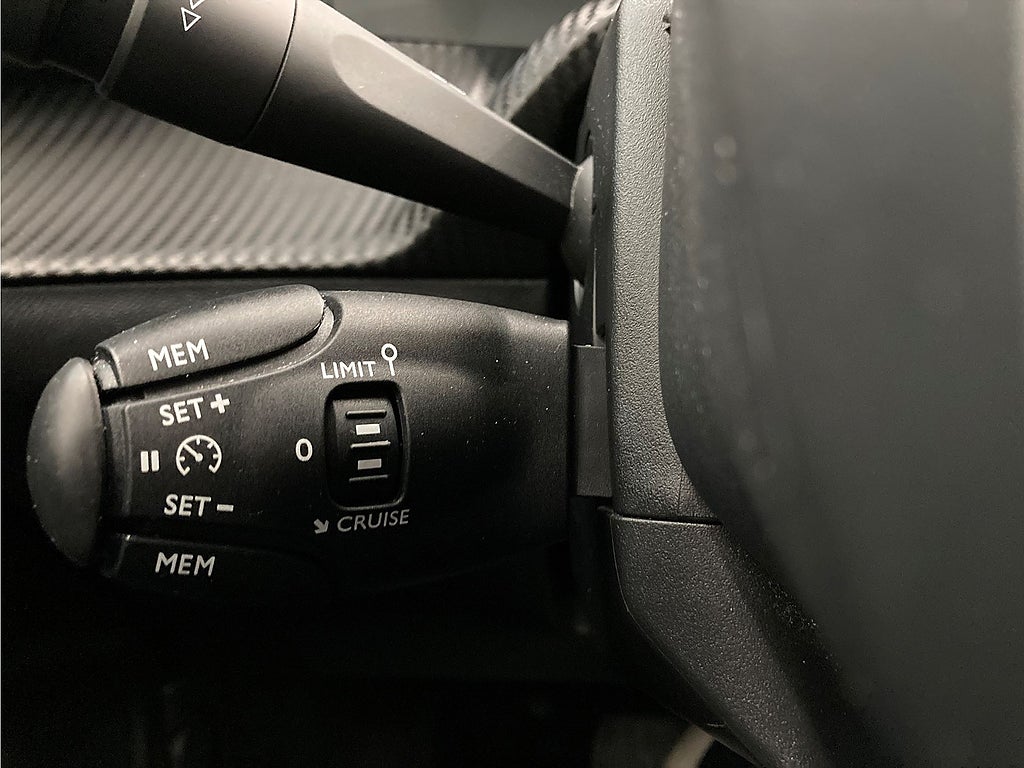 Bild på Peugeot E-2008 Allure Pack 50kWh 136hk Aut - B-KAMERA, CARPLAY