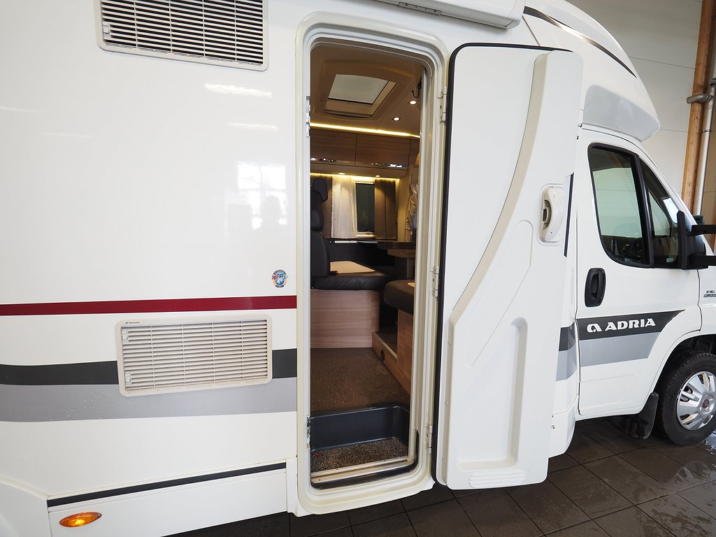 Adria Coral S 670 SLT Axess AC markis Cykelställ 2015
