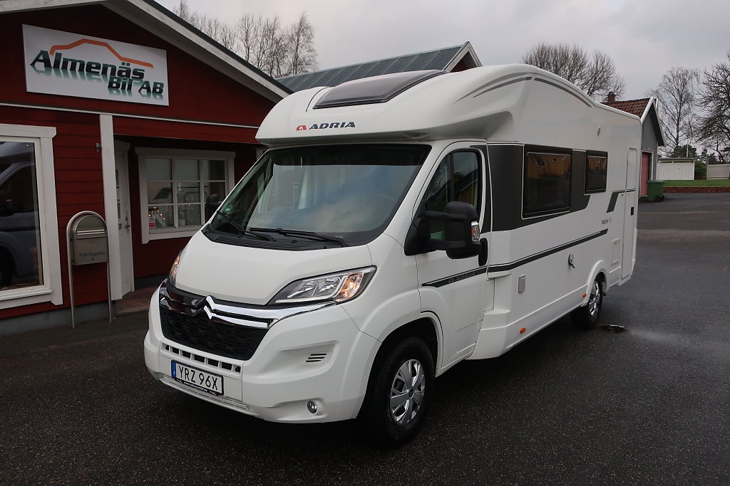 Adria Matrix Jan.Kampanj! 600 DT Axess Face2face/Grym planlösning /FÖR