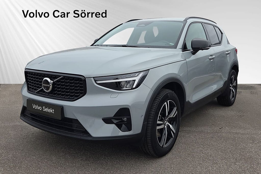 Volvo XC40 B3 FWD Bensin Plus Dark I Läder I 360°