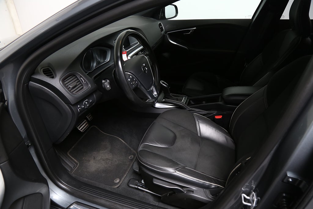 Volvo V40 D3 150hk R-Design Edition Aut Kamera Navi Teknikpaket 2019