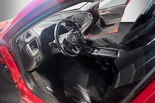 Halvkombi Mazda 3 8 av 13