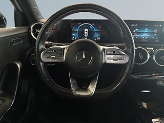 Mercedes-Benz A 200 7G-DCT AMG Line S&V-hjul Backkamera Carplay P-värm – bild 9