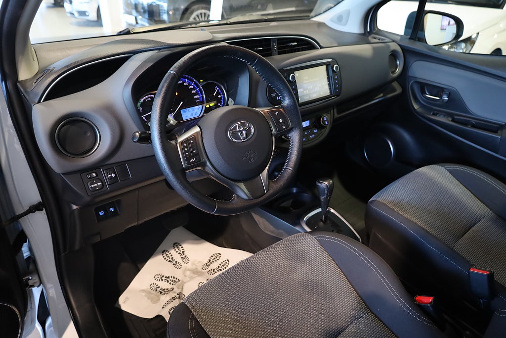 Toyota Yaris Hybrid e-CVT Active Kamera Blåtand Nyservad 2017