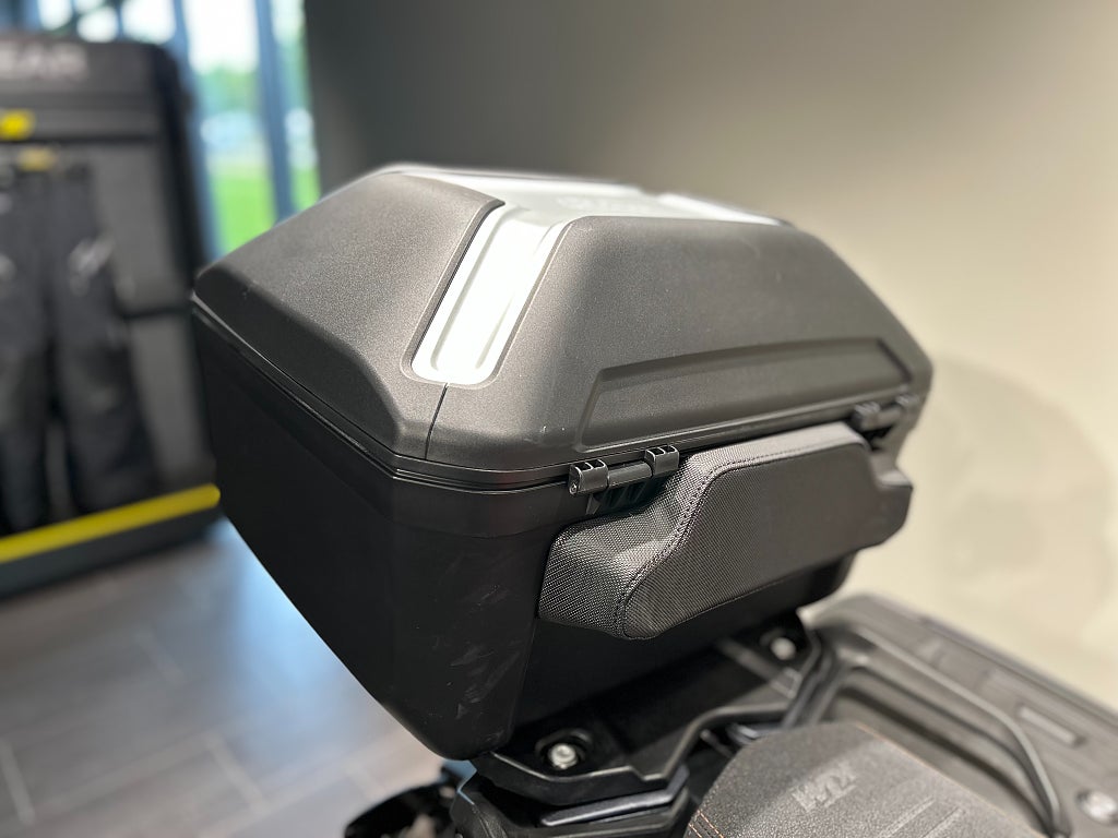 KTM 1290 Super Adventure S / Tech pack / 3 väskor / Endast 1302 mil!