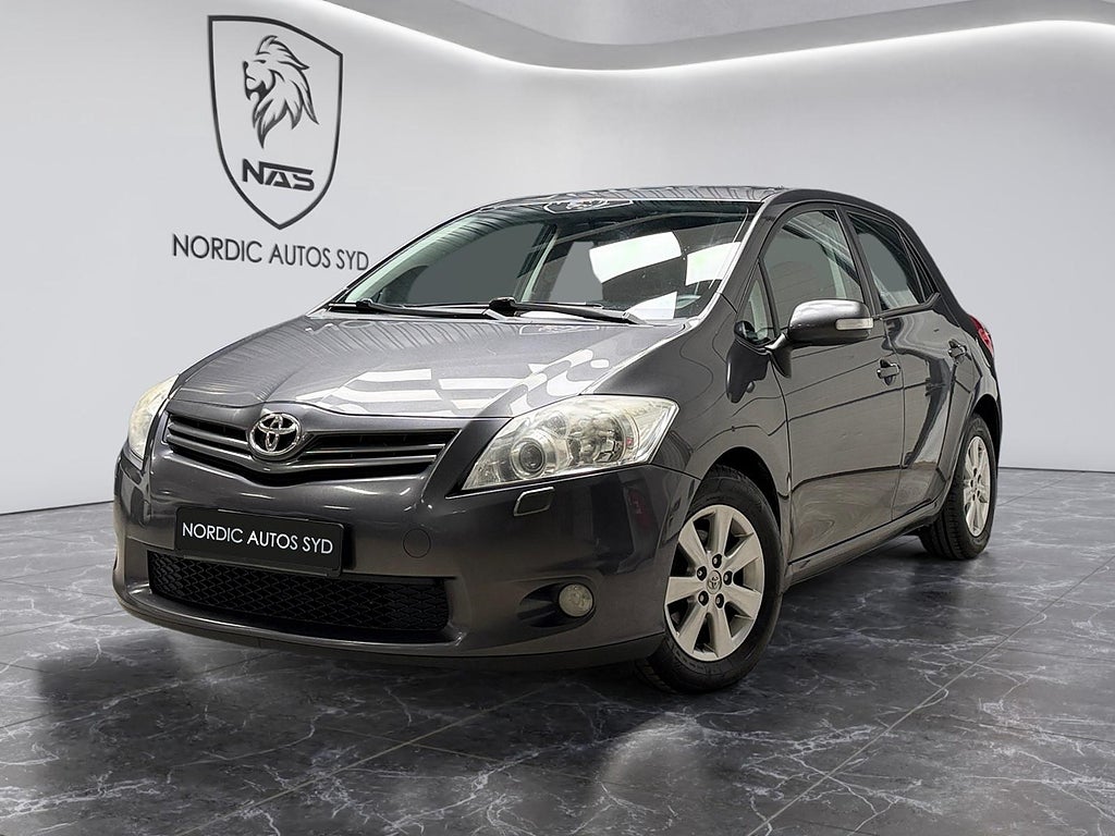 Toyota Auris 5-dörrar / 1.4 D-4D / Plus / 90HK