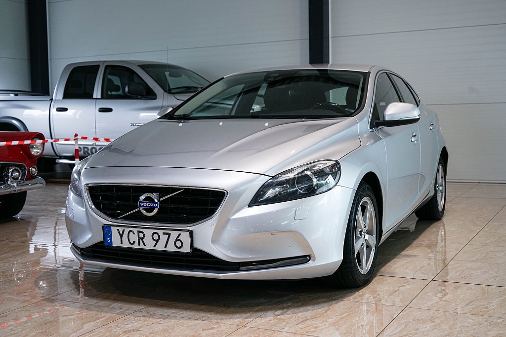 Volvo V40 D3 Geartronic Momentum Euro 6 Dragkrok 150hk