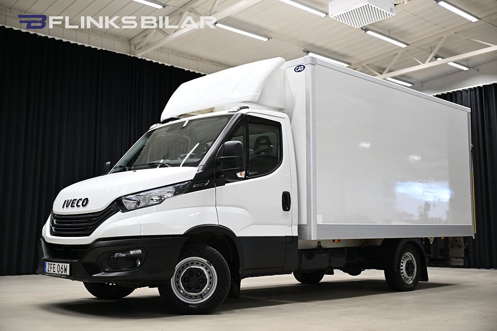 Iveco Daily 136HK Automat|Volymskåp|BG-Lyft|Sidodörr|Backkamera
