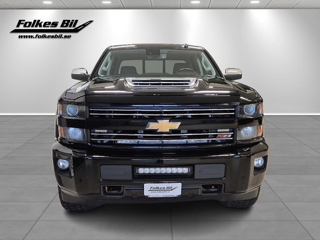 Chevrolet Silverado 2500 HD Crew Cab 6.6L V8 Duramax 451 hk Parkv