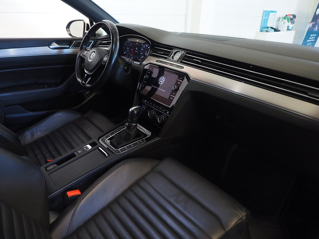 Volkswagen Passat SC 2.0 TDI 4Motion R-Line Cockpit Läder D-Värm Drag Nav