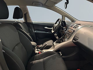 Toyota Auris 5-dörrar Valvematic Plus Drag Mvärm Extraljus S/V-hjul – bild 10