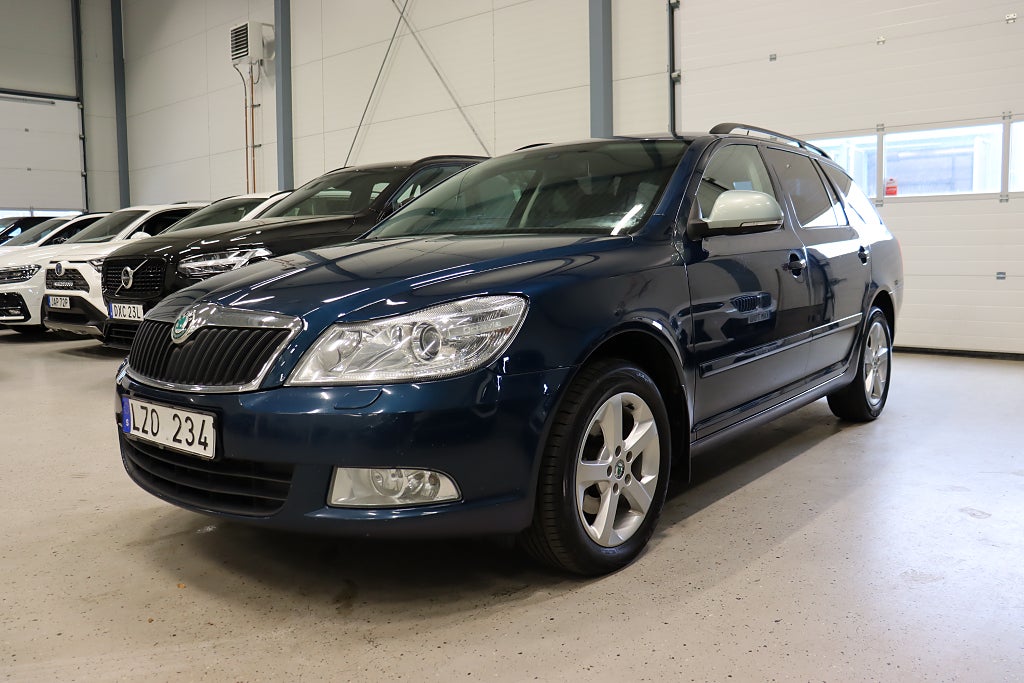 Skoda Octavia Kombi 1.4 TSI Elegance Drag M-Värm 2-Ägare 122hk