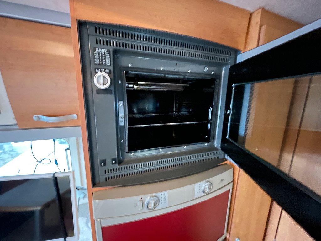 Eura Mobil TI 560 LB /B-körkort/Dragkrok/Taksäng/Ugn - Eura Mobil