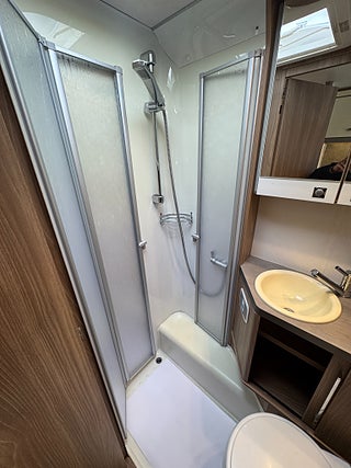 Husbil-integrerad Bürstner Aviano 690 Luftfjädring! Långbädd! Endast 6,99m! 13 av 20