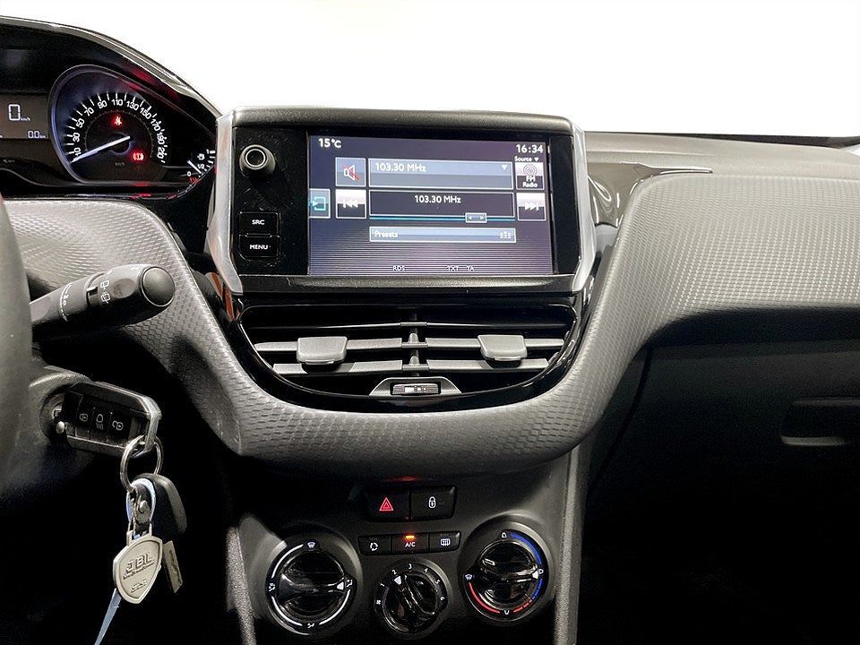 Bild på Peugeot 2008 Active 1.2 PT 82hk - FARTHÅLLARE,P-SENSOR BAK