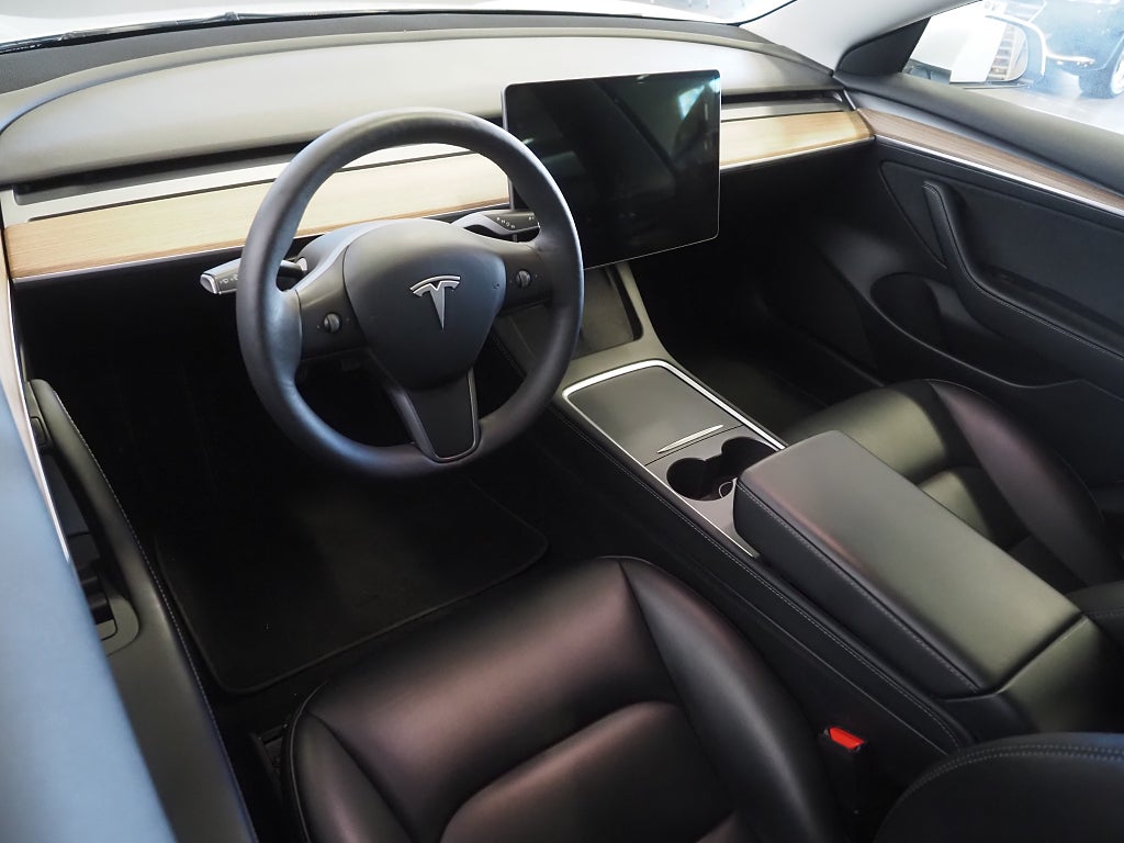 Tesla Model 3 Standard Range RWD 283hk Pano Navi Läder Moms 2023