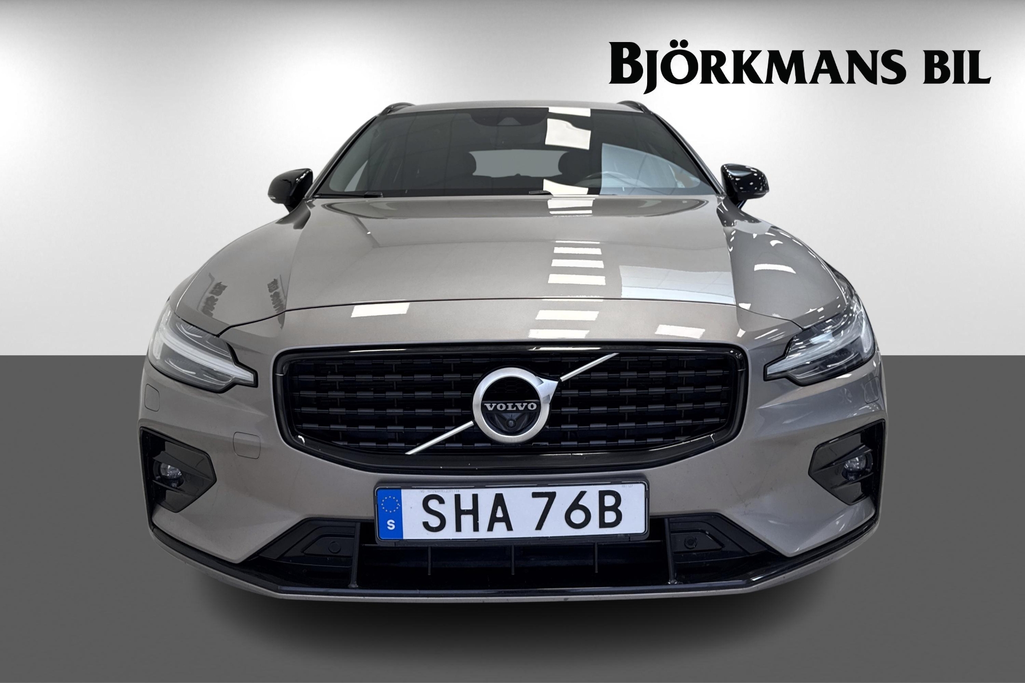 Volvo V60 D3 AWD R-DESIGN 2019, bild 2/10