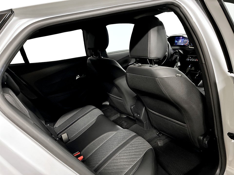 Bild på Peugeot 2008 Allure 1.2 PT 130hk B-KAMERA CARPLAY