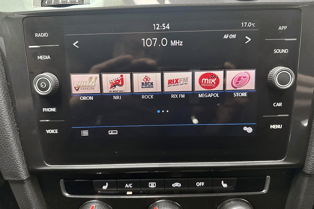 YWE429
