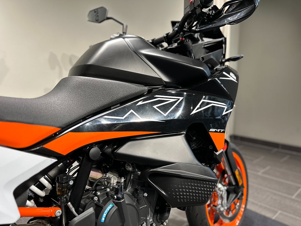 KTM 890 SMT /Techpack / Endast 671 mil / Nya däck