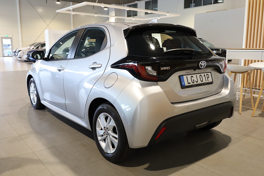 Toyota Yaris Hybrid Active Aut 5D Kamera PDC Blåtand 2023