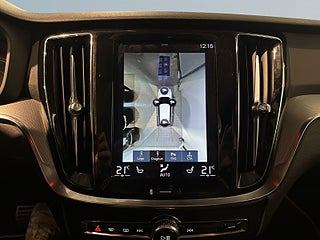 Volvo V60 T8 Twin Engine AWD R-Design Drag HuD H/K Pano Pvärm SoV – bild 11