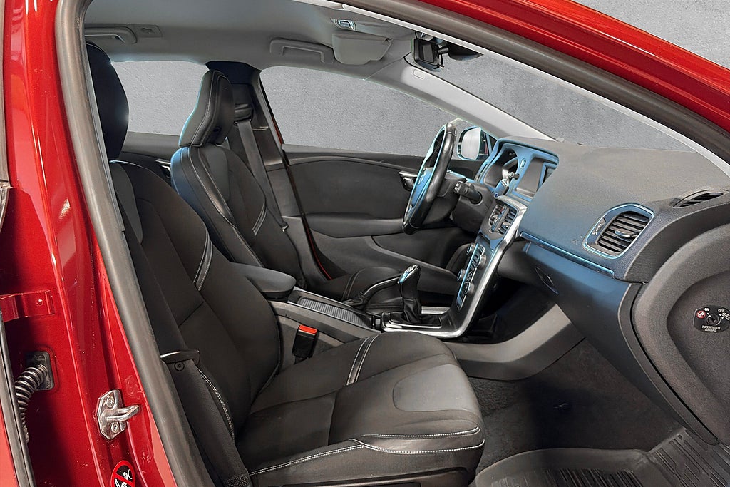 Volvo V40 D2 Momentum Fullservad Välvårdad VOC Värmare