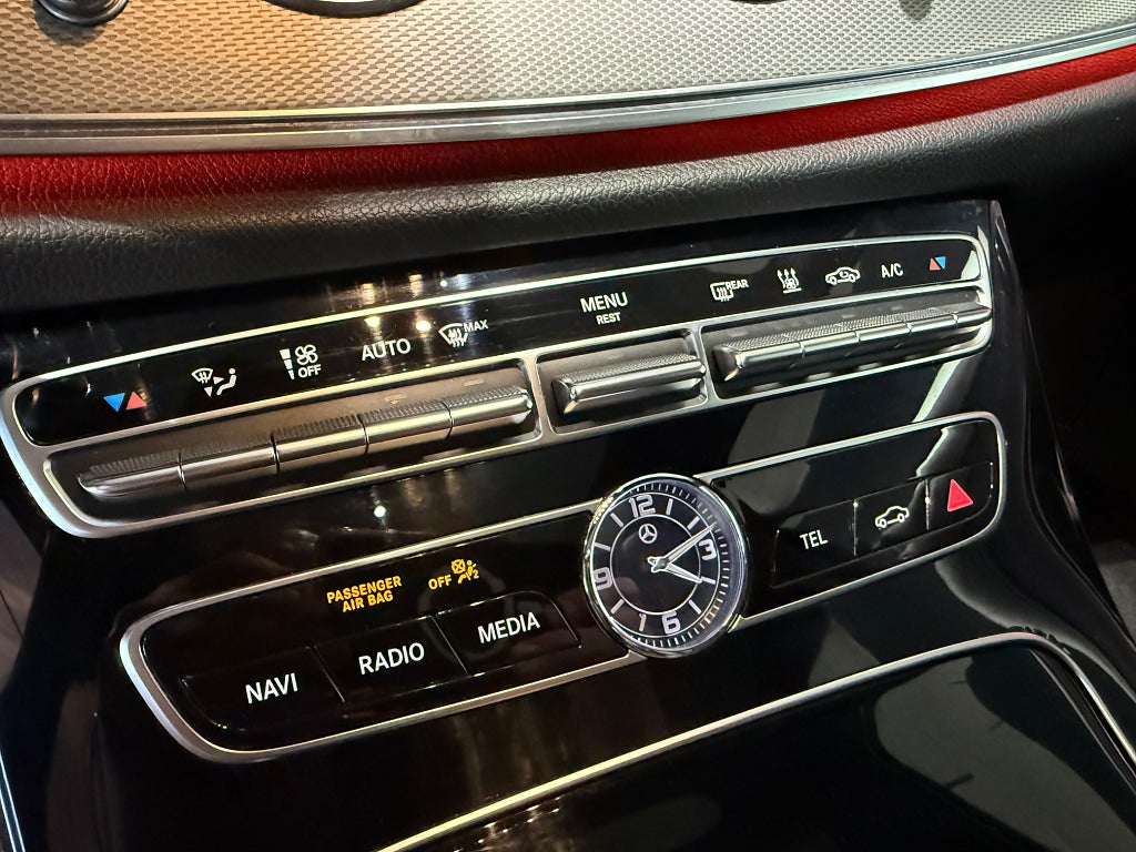 Mercedes-Benz E 220d 4MATIC AMG Glastak Värmare Burmester Sound - bild 9