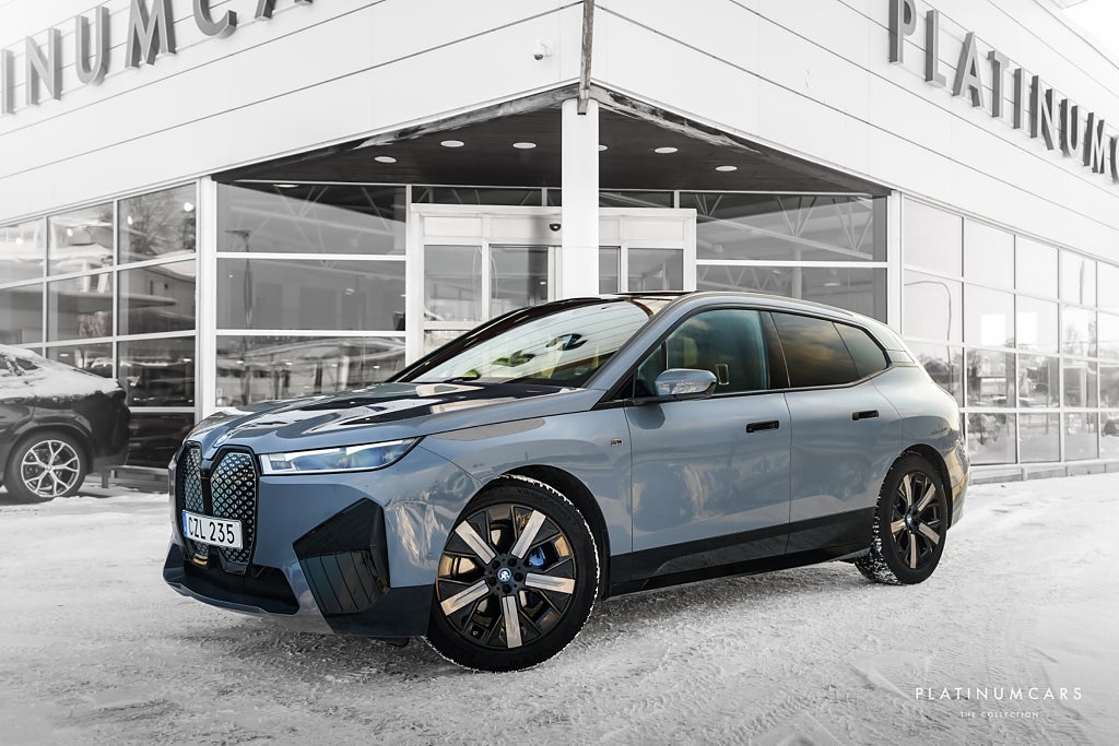 BMW iX M60 xDrive 540hk / Sv.såld / Sky / B&W / Drag