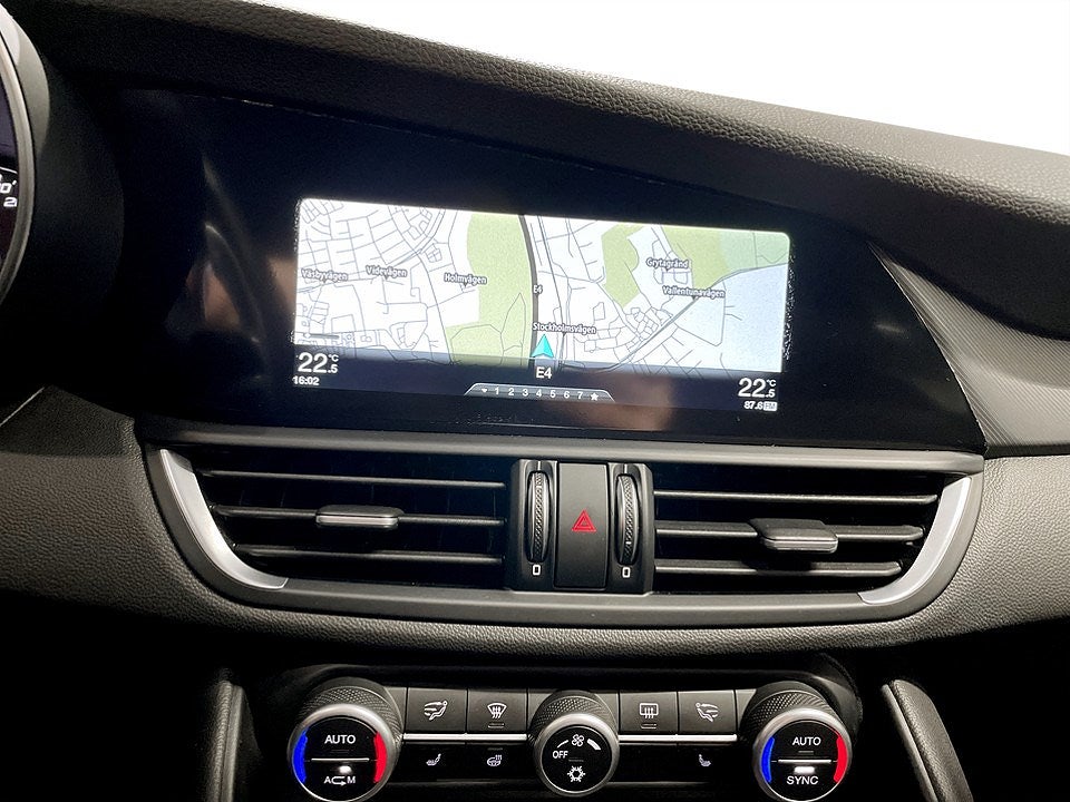 Bild på Alfa Romeo Giulia Veloce 2.0 Turbo 16V Q4 280hk Aut 4WD - ELSTOL,H/K,B-KAMERA