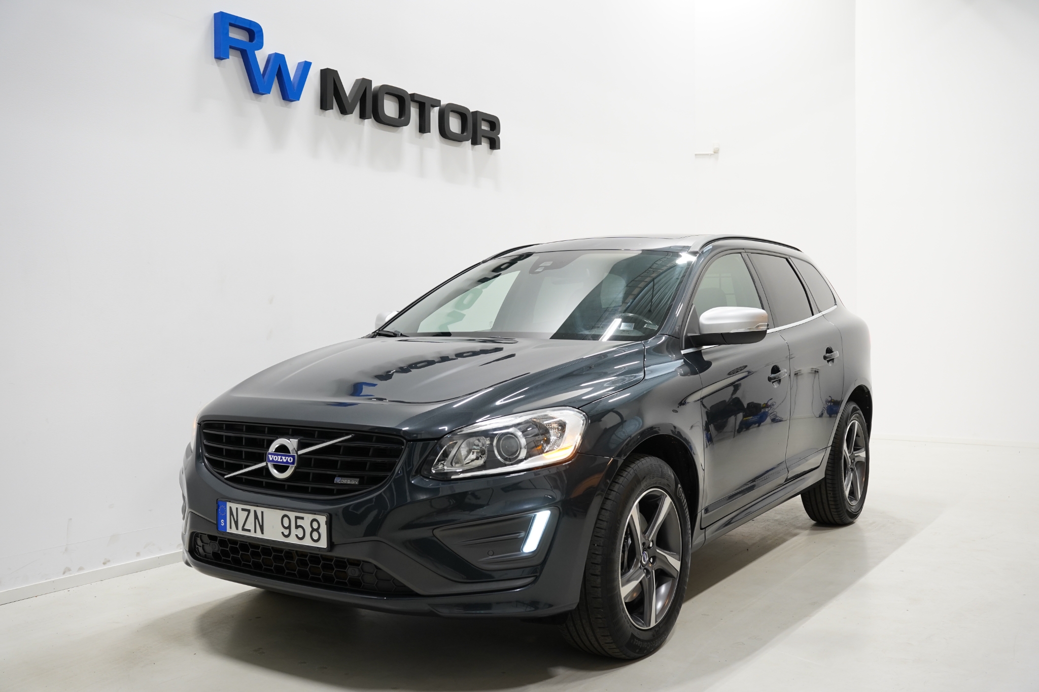 Volvo XC60 D4 AWD R-Design 2014, kuva 2/55