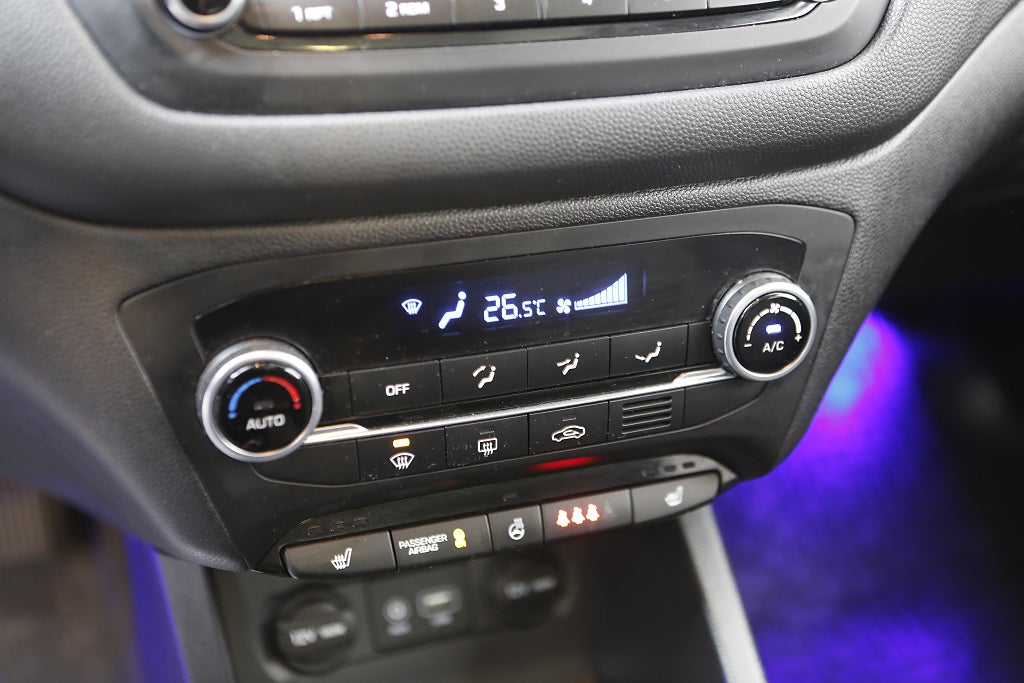 Hyundai i20 1,4 Premium 101hk 5D Panorama Kamera