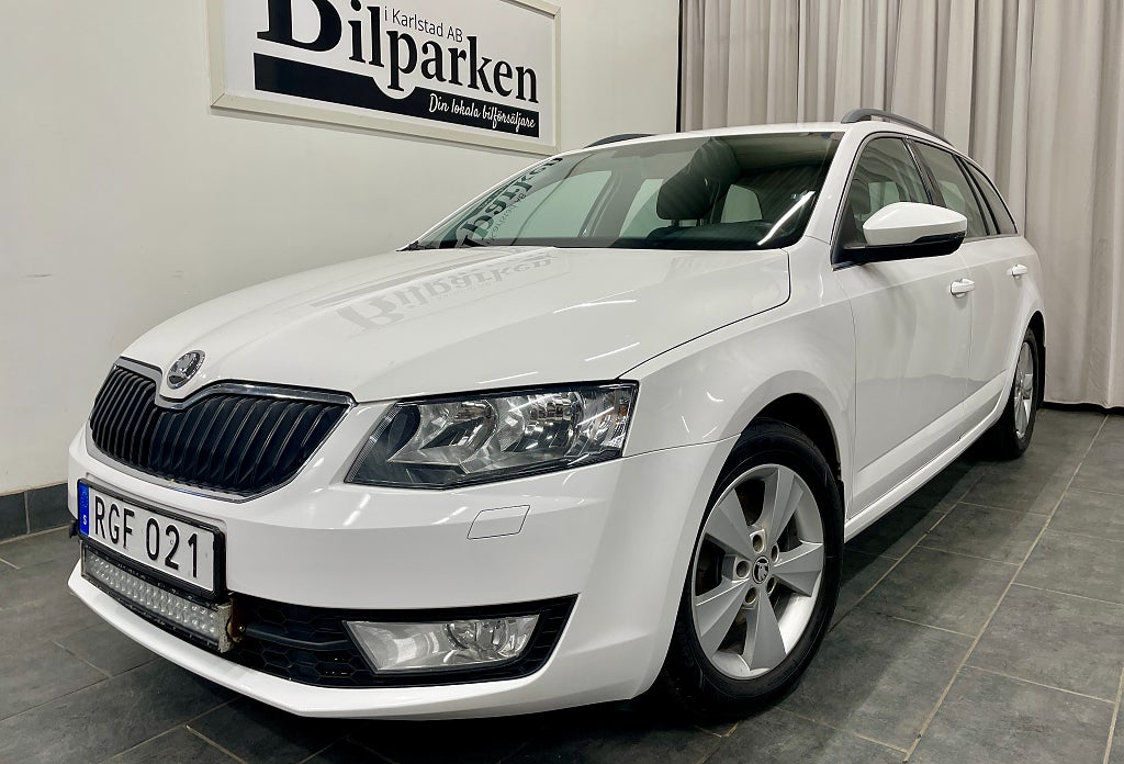 Skoda Octavia Kombi 1.6 TDI Ambition Euro6 110hk / CARPLAY /M-VÄRMARE