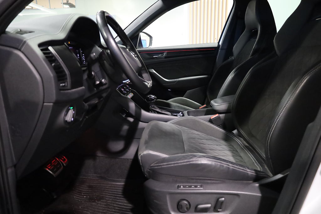 Skoda Kodiaq 2.0 TSI 4x4 Sportline Drag Värmare Kamera Cockpit 2023