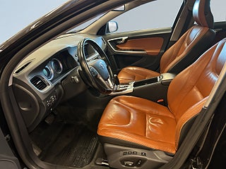 Volvo V60 D3 Summum Drag/MoK-Värm/SoV-Däck/Skinn/KamremBytt/Psens – bild 7