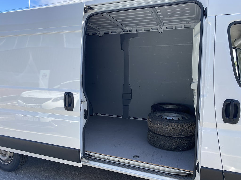 Bild på Peugeot Boxer PRO+ L3H2 335 2.2 BlueHDi 140hk Back-kamera