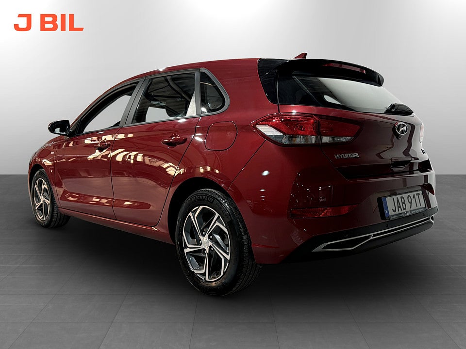 Bild på Hyundai i30 Essential 1.0 T-GDI Aut BACKSENSOR RATTVÄRME 120hk