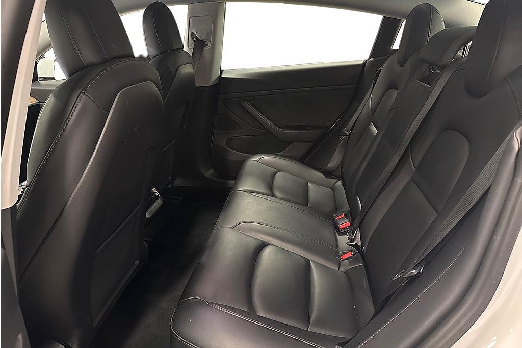 Tesla Model 3 Long Range AWD, FR 2,95%, Pano, Autopilot