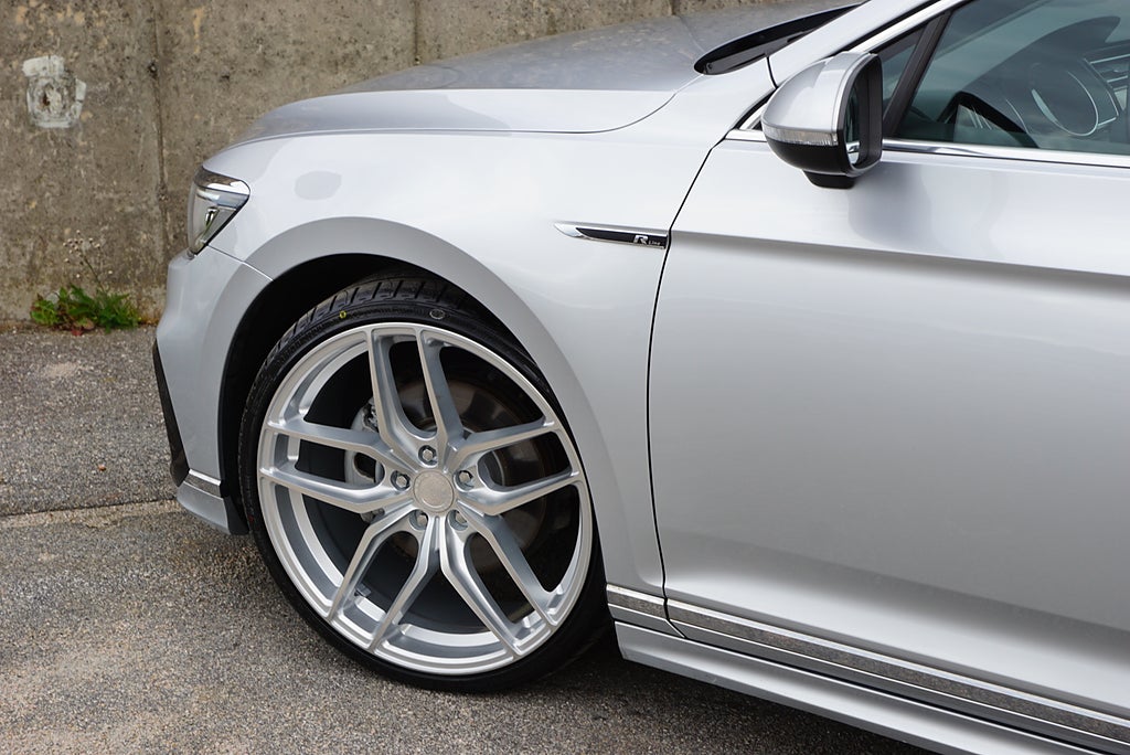 Volkswagen Passat 2.0 TDI 4Motion R-Line|Eibach|20”|Drag|B-Kamera|Värmare