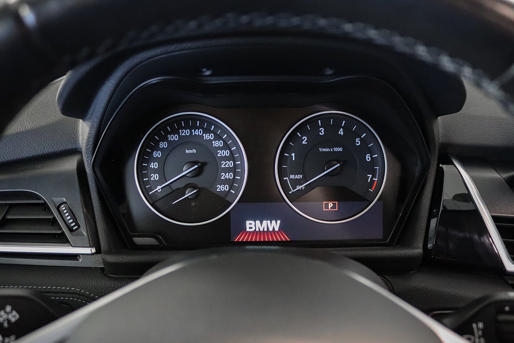 BMW 218 i Active Tourer Sport Line Navi HuD Drag B-kamera