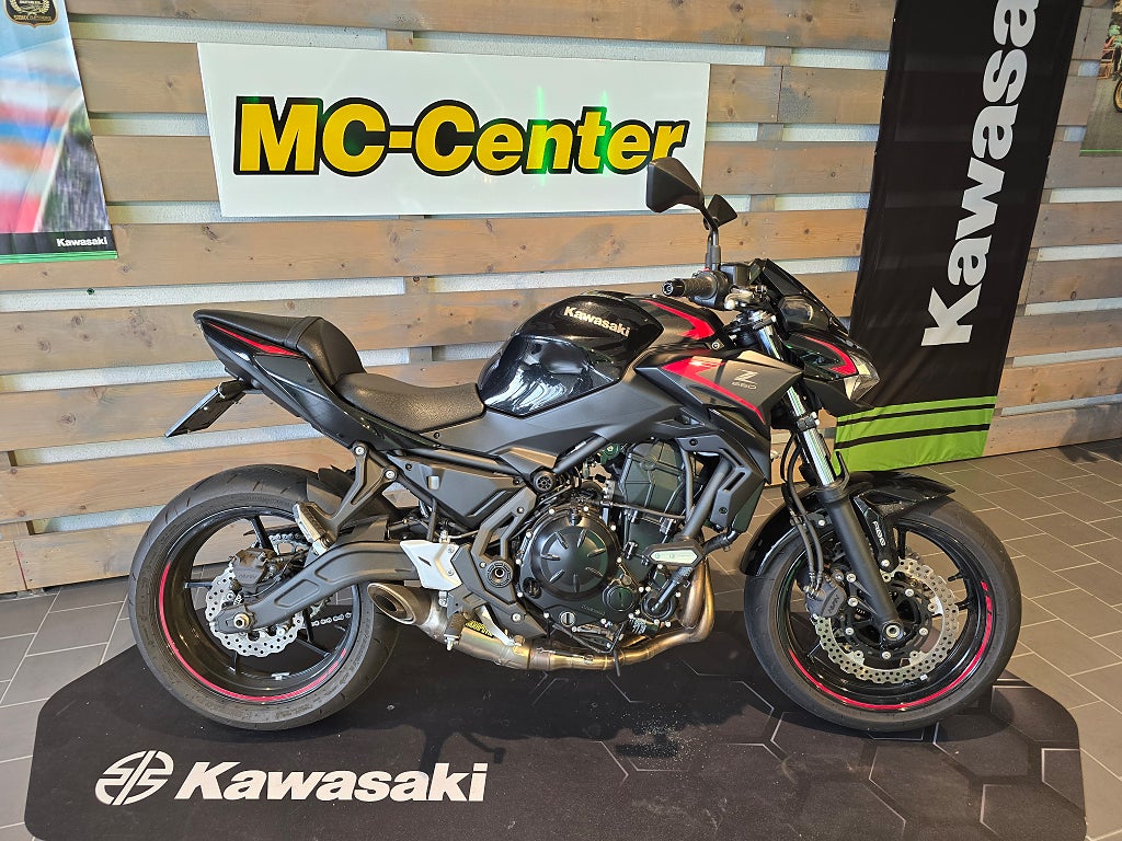 Kawasaki Z650 med Akrapovic helsystem