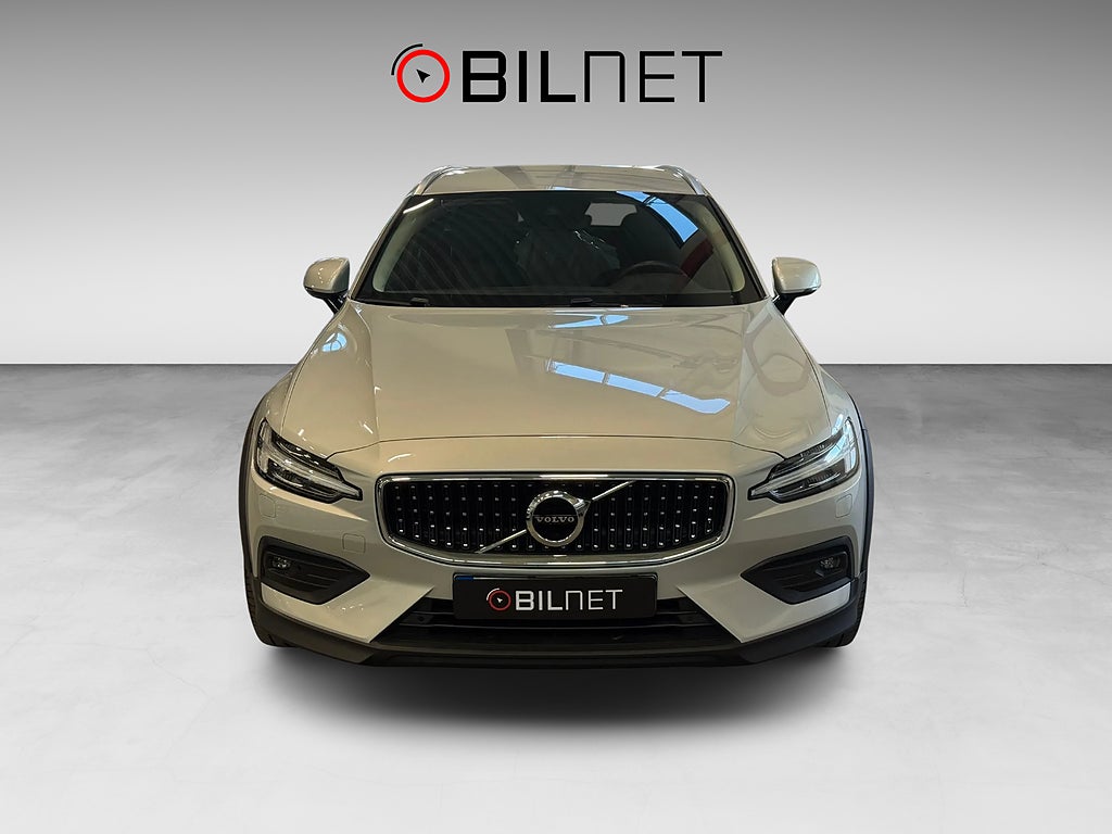 Volvo V60 Cross Country B4 AWD Aut *3,99%* Drag Kamera H/K Värmare 18"