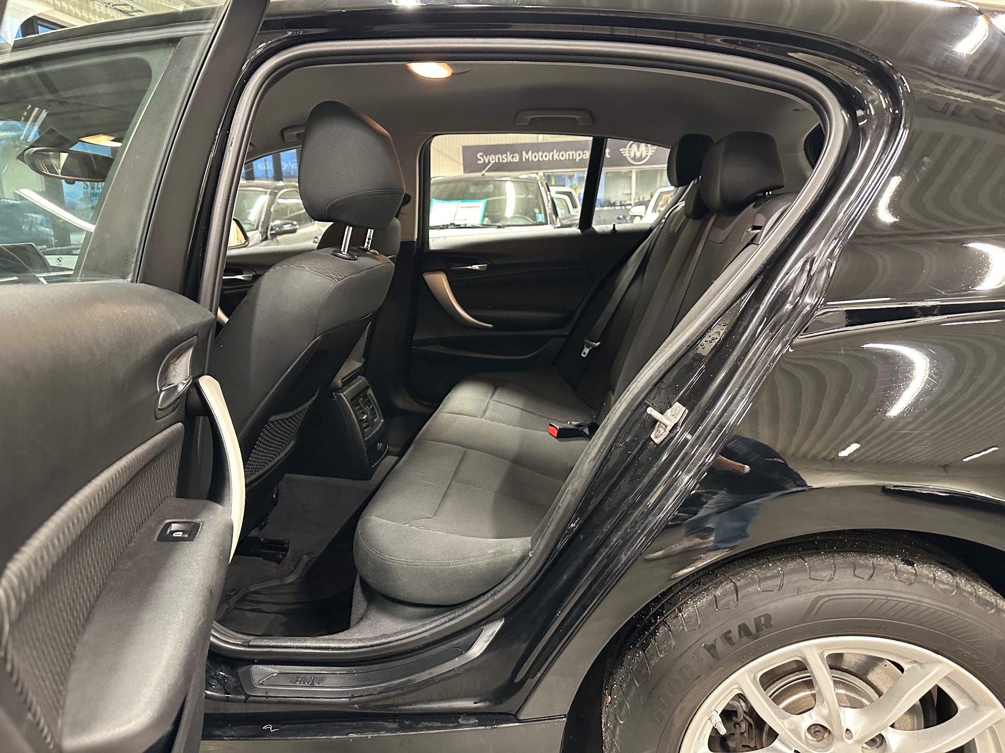 BMW 118 i 5-dörrars Advantage 2016, bild 6/45
