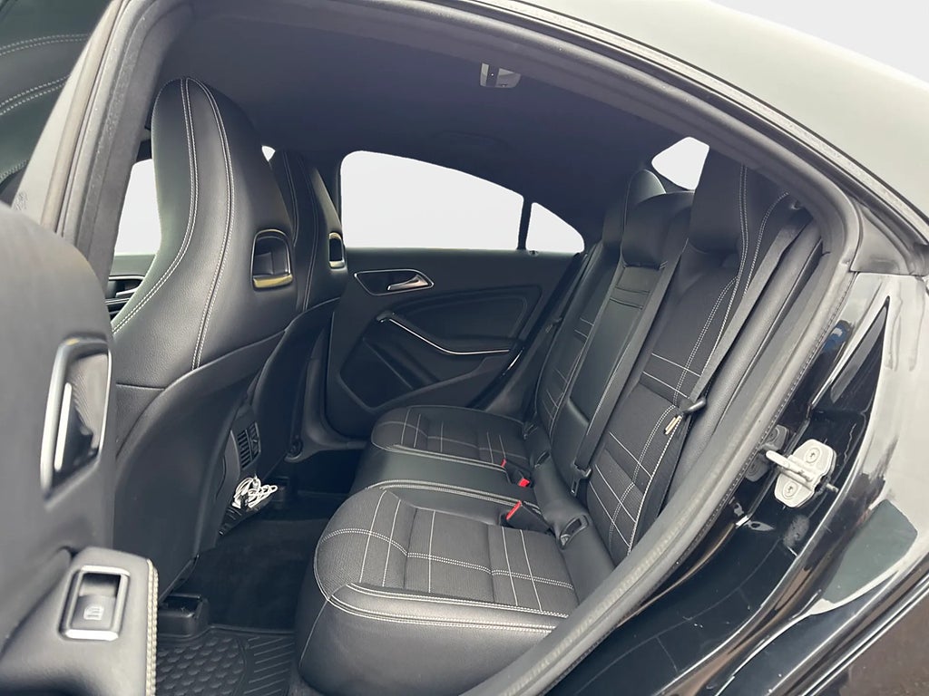 Mercedes-Benz CLA220 220 CDI 170hk Automat Urban Line Kamera 1224kr/månaden 2015, bild 21